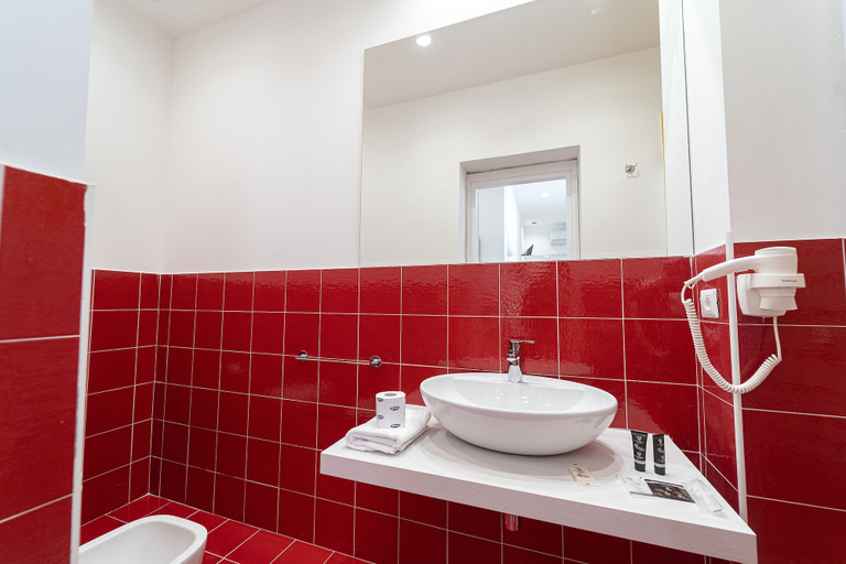 Bathroom 5, H. G. Boutique Toledo Napoli Centro by ClaPa Group Dislocated Hospitality, Napoli