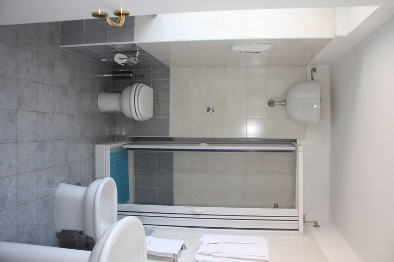 Bathroom 3, Sant'Agostino, Cosenza