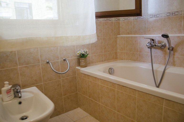 Bathroom 3, Casa Murice, Sassari