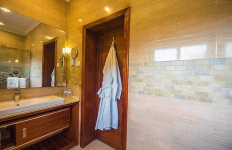 Bathroom 5, The Court Boutique Hotel, Gasabo