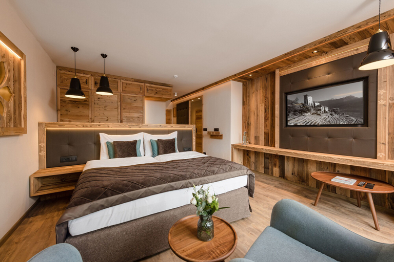 Bedroom 3, MONDI Hotel Tscherms, Bolzano