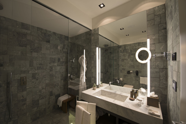 Bathroom 5, Grand Hotel Billia, Aosta