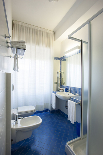 Bathroom 4, Hotel Brig, Rimini