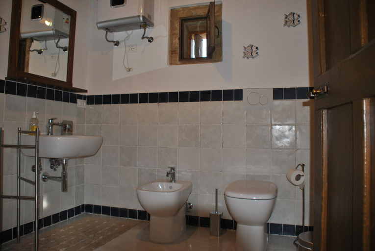 Bathroom 4, Agriturismo Molinuzzo, Florence