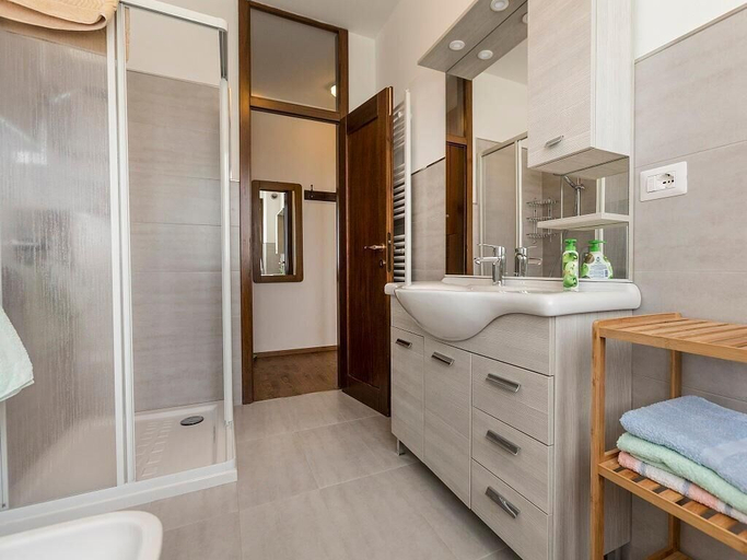 Bathroom 5, Le Servite Apartments, Trento