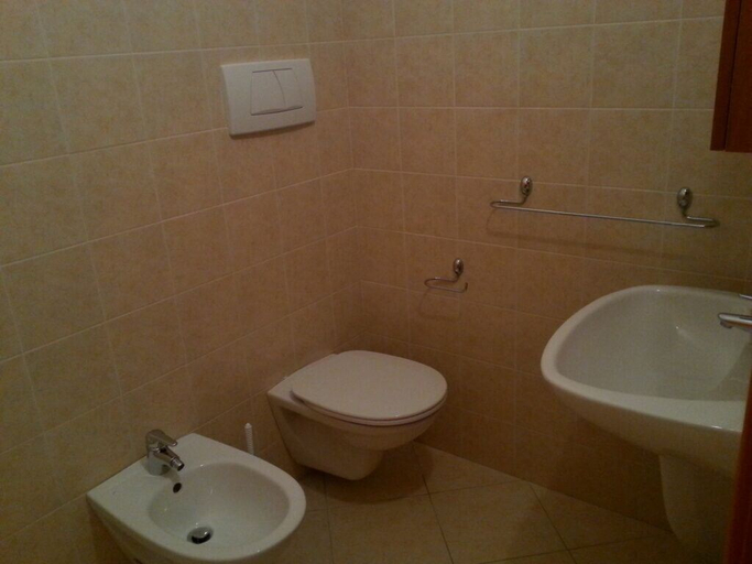 Bathroom 5, Casa per Ferie Sacro Cuore, Brindisi