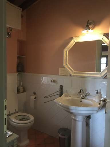 Bathroom 4, Torraccia di Chiusi, Siena