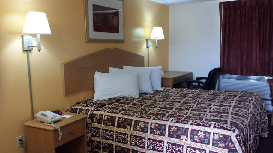 Bedroom 3, Rodeway Inn & Suites Austin I-90, Mower