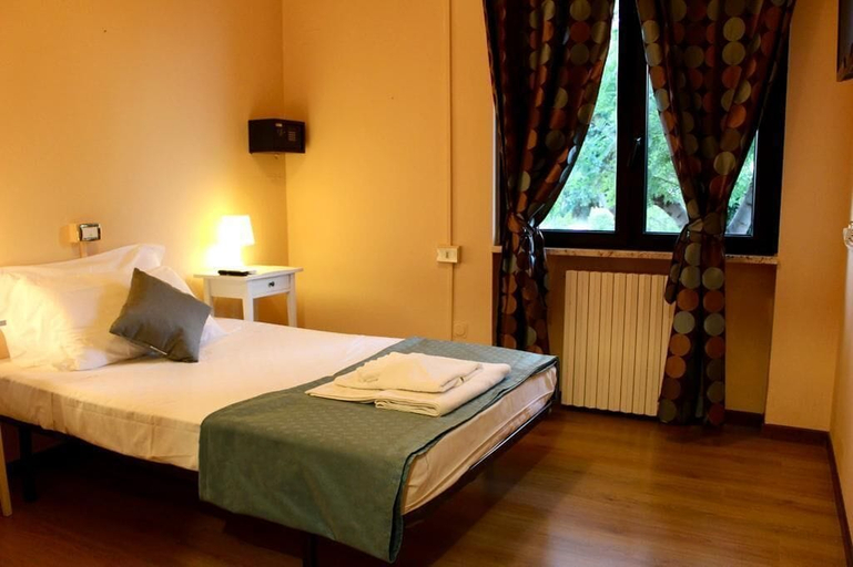 Bedroom 2, A.G. Holiday Hotel, Brescia