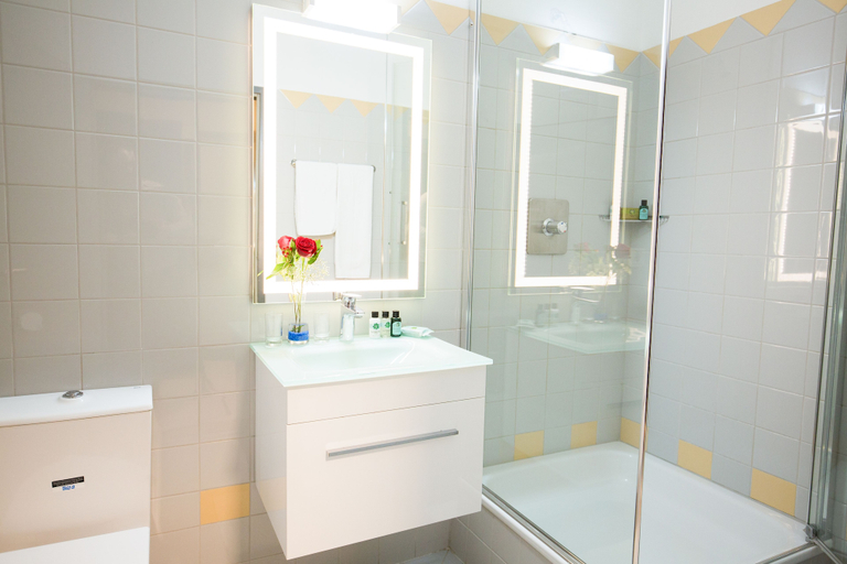 Bathroom 4, River Lodge, Wien