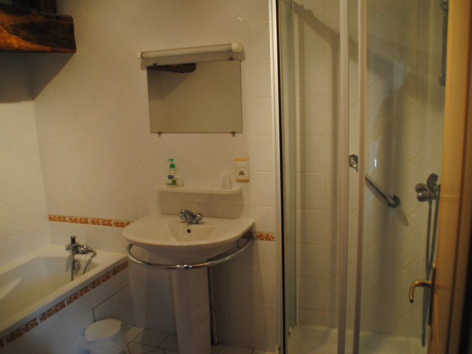 Bathroom 5, Champagne Urbain, Aube