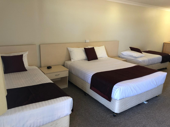 Bedroom 2, Overlander Motor Lodge, Gunnedah