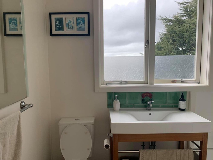 Bathroom 4, Kiwi Heritage Homestay, Waitakere