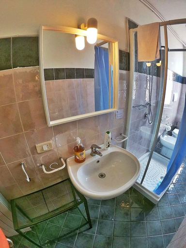 Bathroom 3, Holiday Rooms Florence, Florence