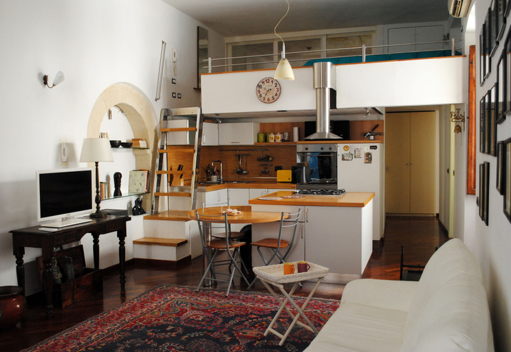 Others 5, IzzHome Baylle, Cagliari