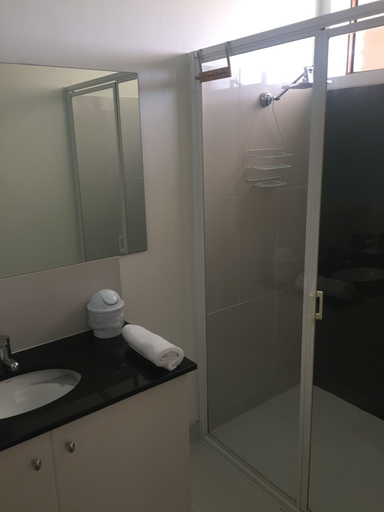 Bathroom 4, Abel Tasman Waterfront Motel, E. Gippsland - Bairnsdale