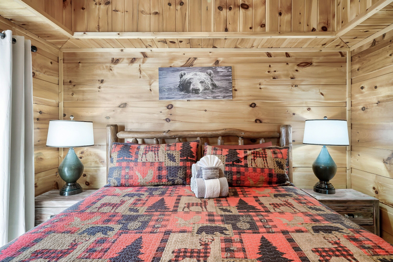 Bedroom 2, Fireflies and Moonshine, Sevier