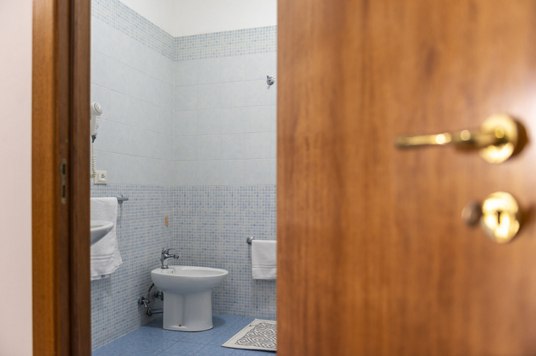 Bathroom 5, Residence Catona, Lecce