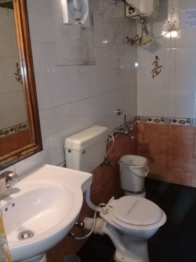 Bathroom 4, Hotel Happy Home The Lake Paradise, Nainital
