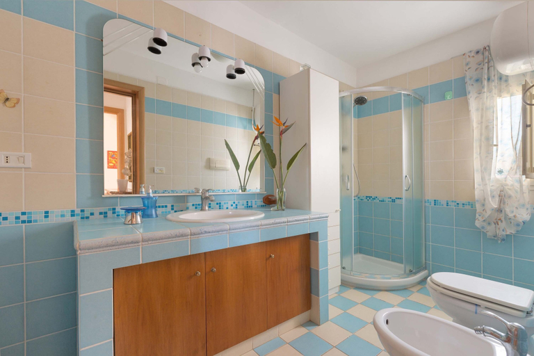 Bathroom 4, 1817 Villetta Ginetta, Taranto