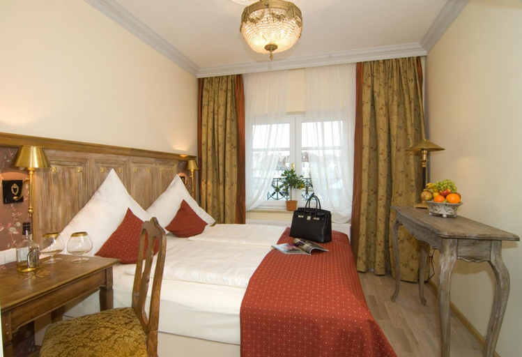 Bedroom 4, Hotel Platengarten, Ansbach