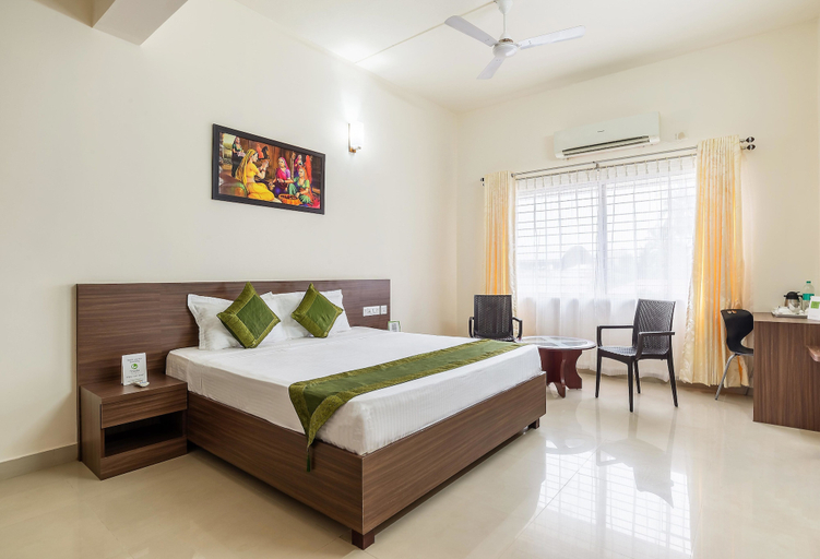 Bedroom 1, Treebo Pappilon Palace - PVS Circle, Dakshina Kannada