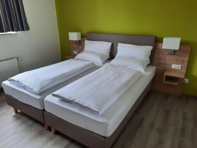 Bedroom 4, Hotel Zur Erholung & Restaurant Amme's Landhaus, Celle
