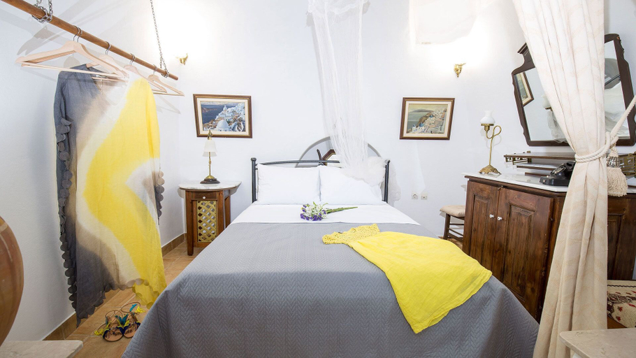 Bedroom 4, Mylopetres, South Aegean
