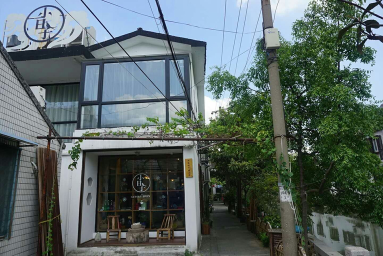 Exterior & Views