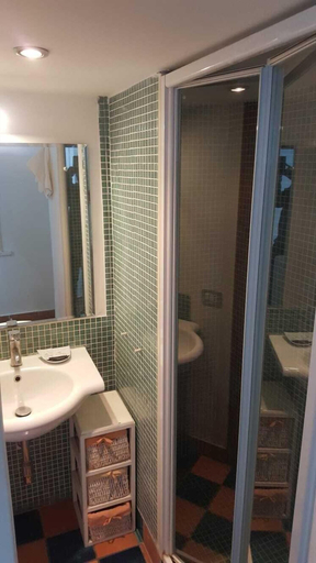 Bathroom, Miseria e Nobiltà, Napoli