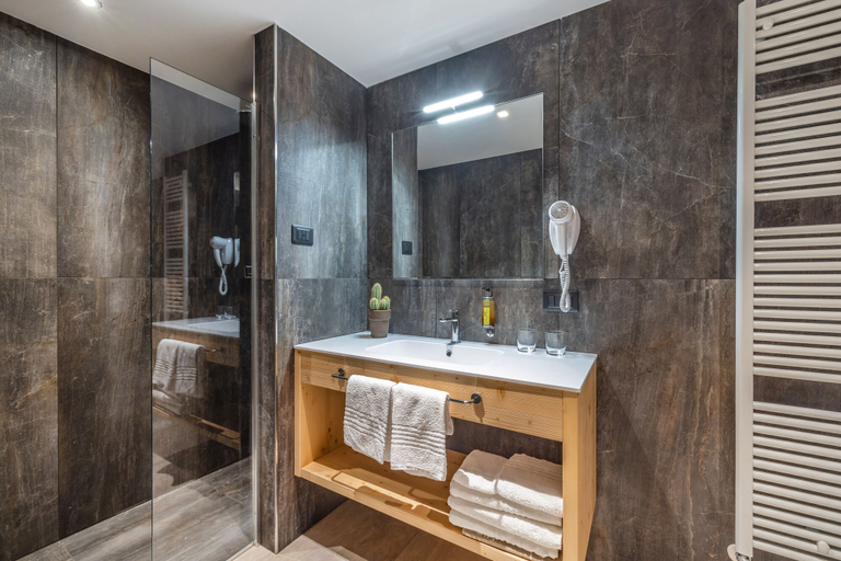Bathroom 4, Hotel Miravalle, Trento