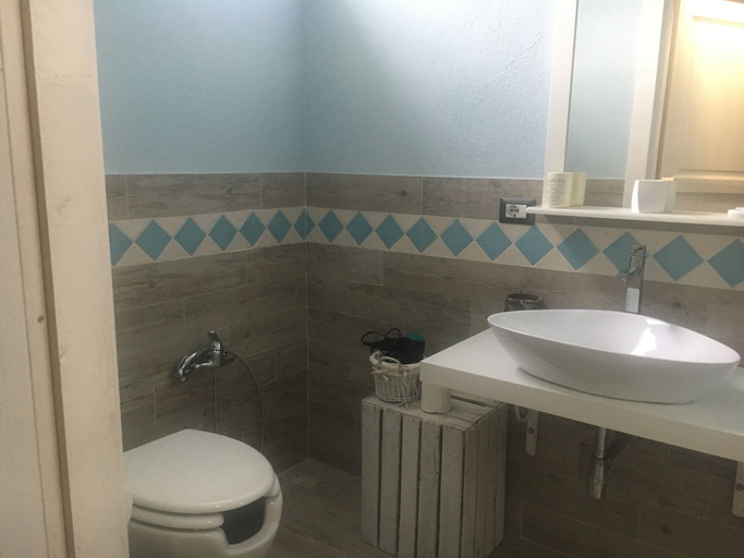 Bathroom 5, BeB il Pomo D'Oro, Cagliari