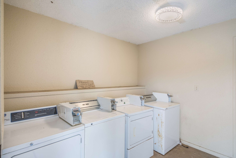 Others 5, Americas Best Value Inn Giddings, Lee