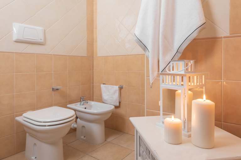 Bathroom 5, Residence Le Fontane, Cagliari