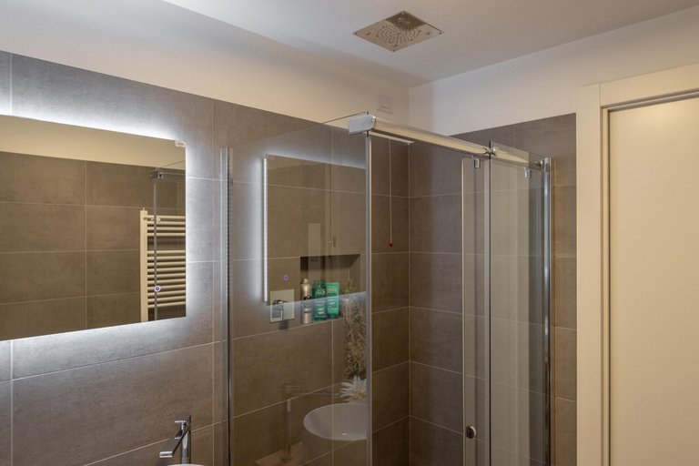 Bathroom shower 4, Il Garovaglio - Parking, Como