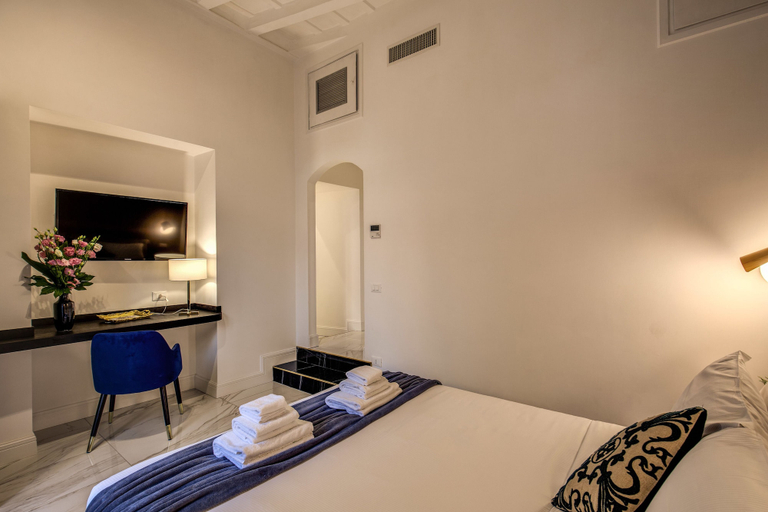 Bedroom 4, Little Queen Pantheon Residence, Rome
