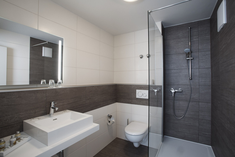 Bathroom 5, Hotel Alter Wirth, Bad Tölz-Wolfratshausen