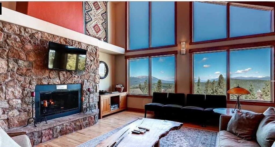 Sundara Place Private Home with Hot Tub, Summit