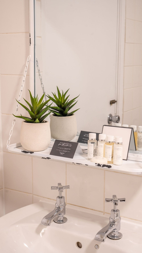 Bathroom 4, Hartford Hall on School Lane, Cheshire West and Chester