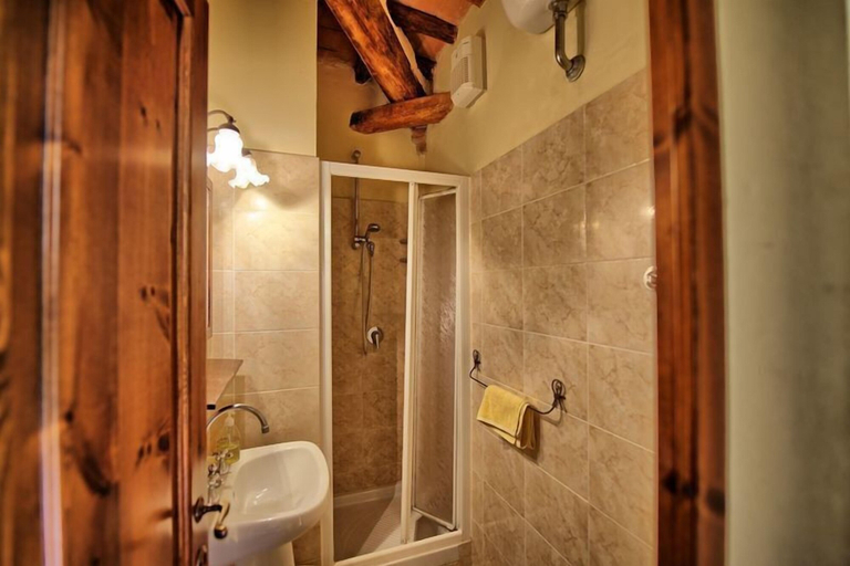 Bathroom 4, Torre Tavarnelle, Florence