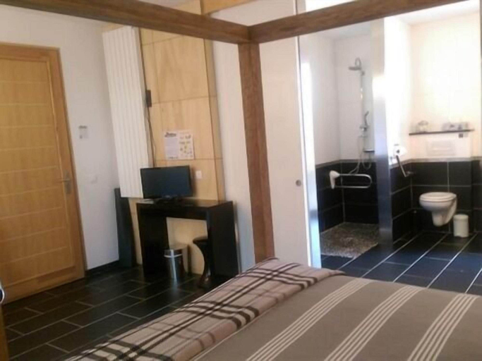 Bedroom 2, Le Chalet Champenois, Marne