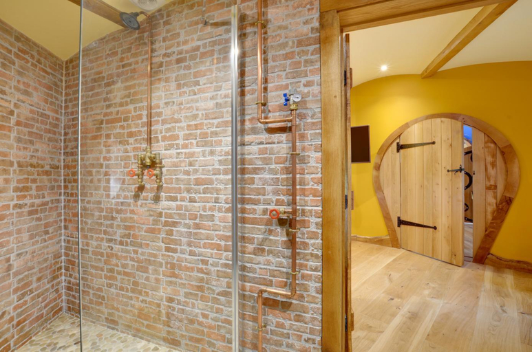 Bathroom 3, Oastbrook Estate Vineyard, East Sussex