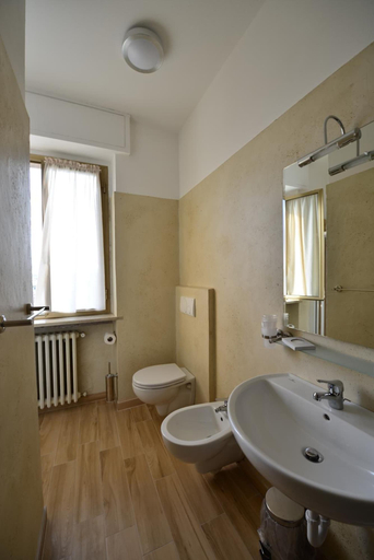 Bathroom 5, Hotel Bella Peschiera, Verona