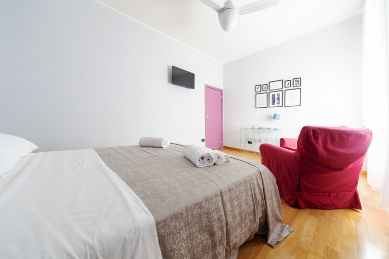Others 5, Sant'Orsola Colorful Huge Apartment, Bologna