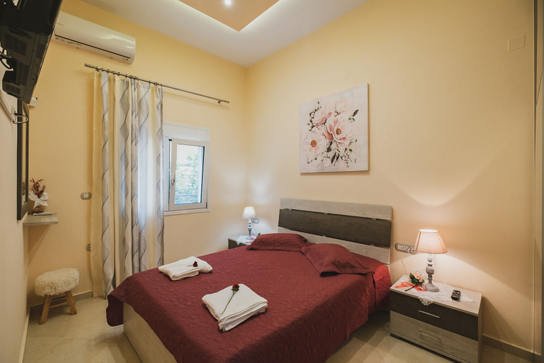 Bedroom 3, Spacious & New fully equipped Home with Parking, Crete