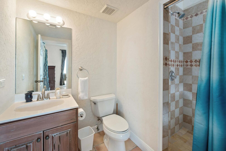 Bathroom 3, Heritage House