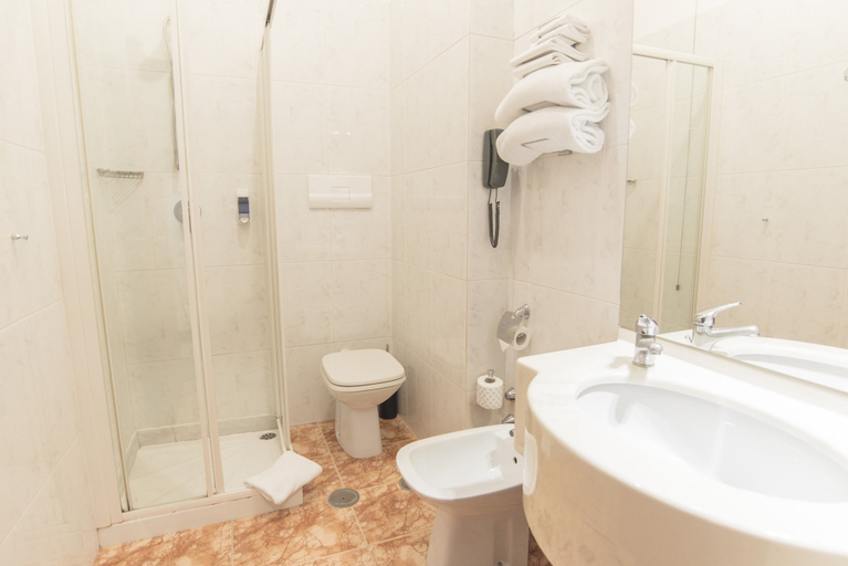 Bathroom 5, Riva del Sole, Bari