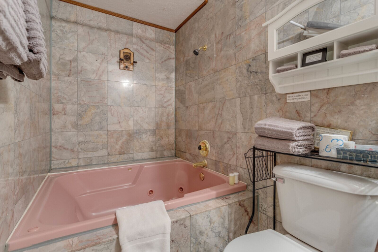 Bathroom 3, The Whispering Pines Inn Bed & Breakfast, Cleveland