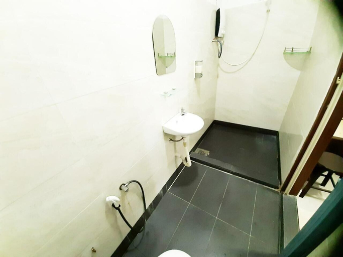 Bathroom 5, MN Ferringhi Inn, Penang Island