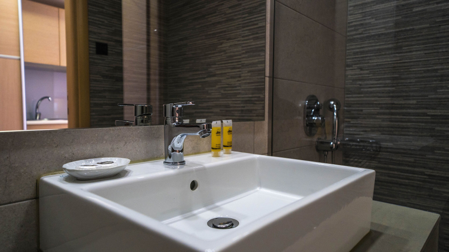 Bathroom 5, Marika Beach Hotel, Crete